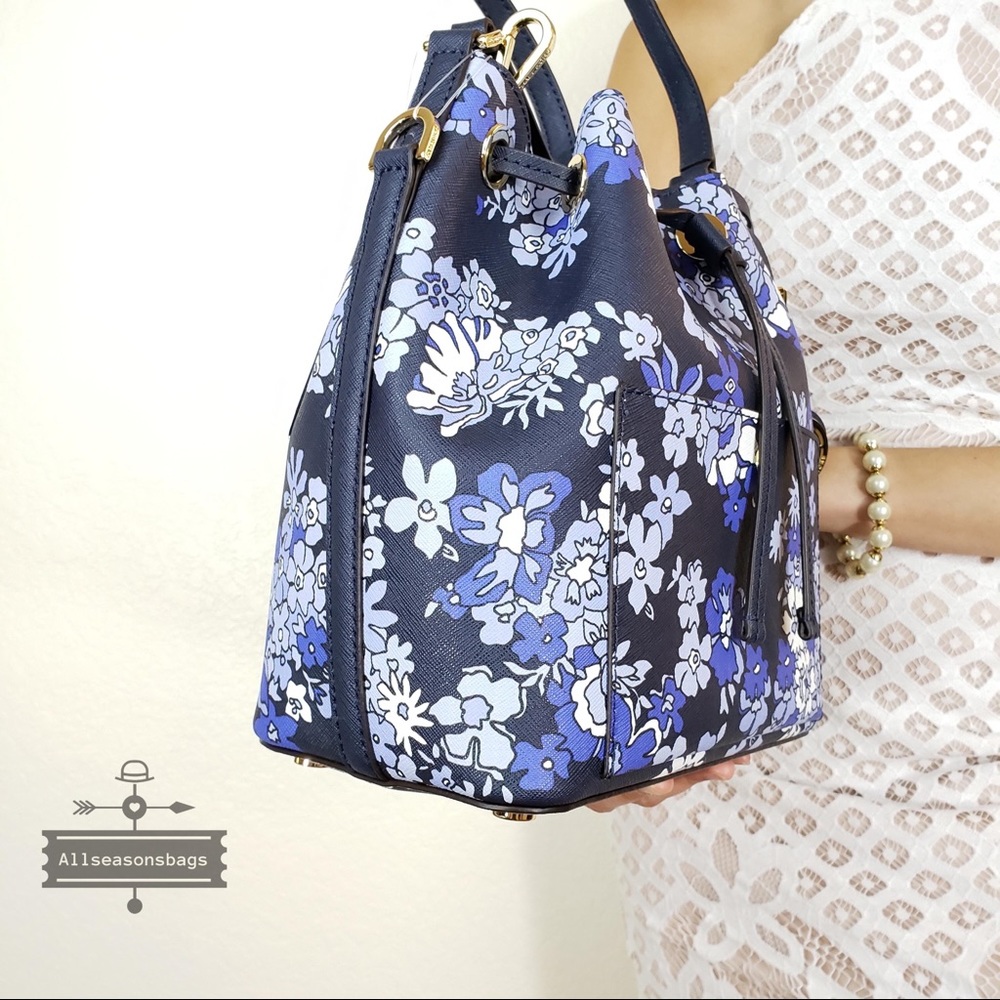 NWT Michael Kors Greenwich bucket navy crossbody - Picture 4 of 8